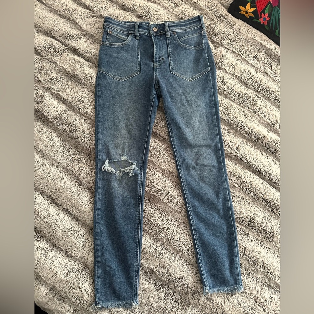 We The Free Women's Skinny Jeans - Medium Blue Distressed